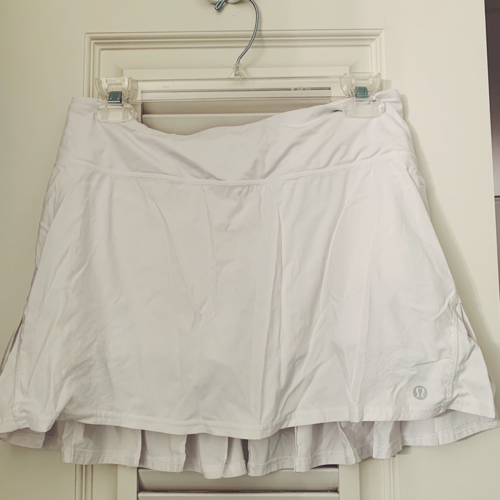 Lululemon skirt size 6 LONG!!